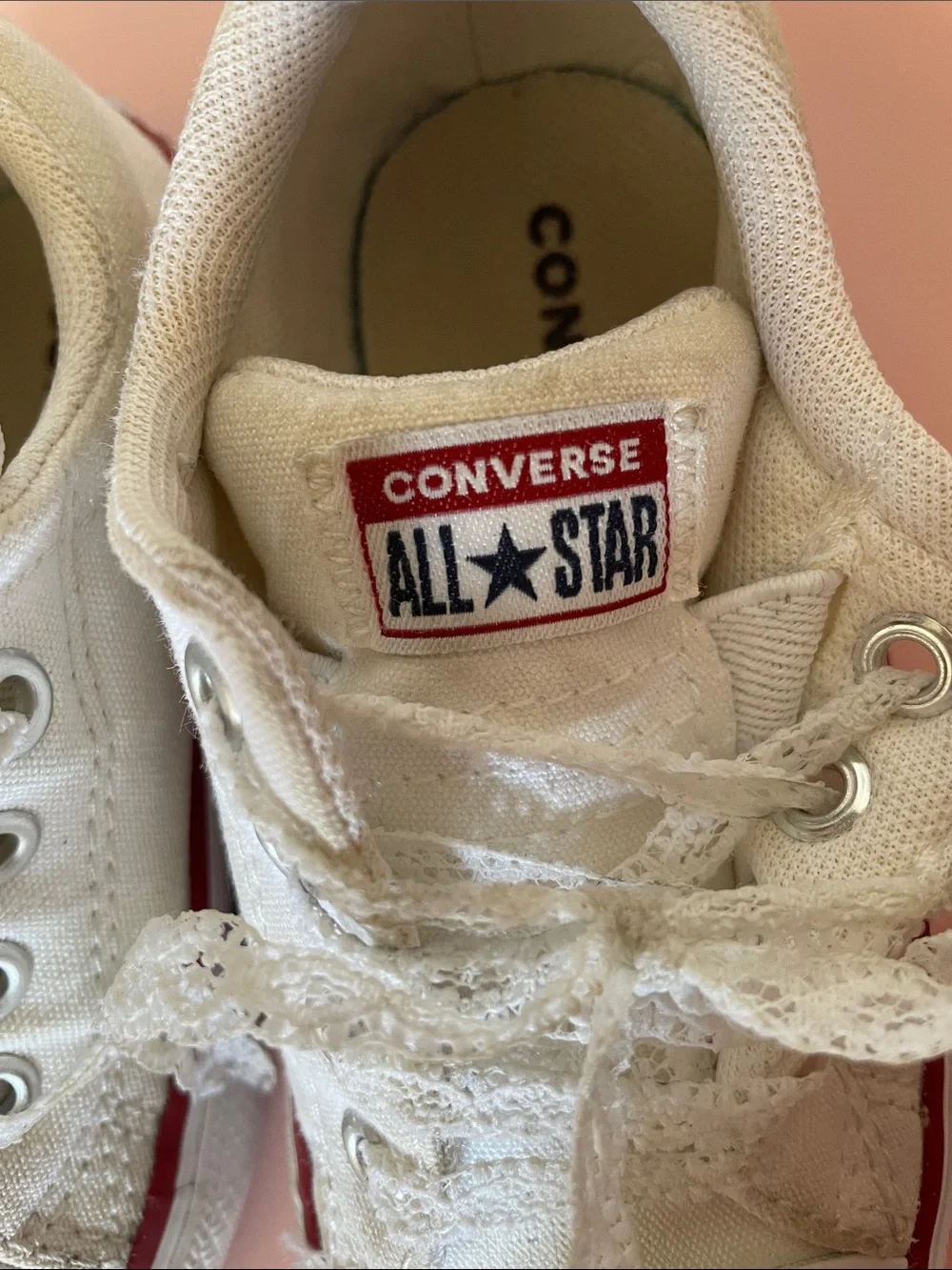 Converse low with elastic